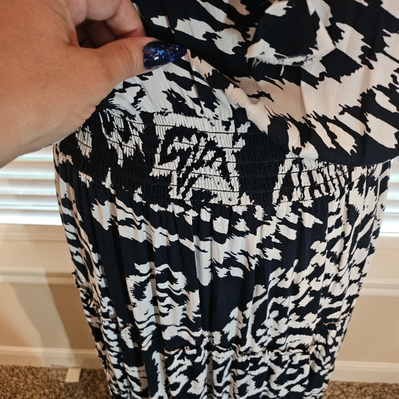 Elegant Blue Patterned Maxi Dress - Picture 4 of 10